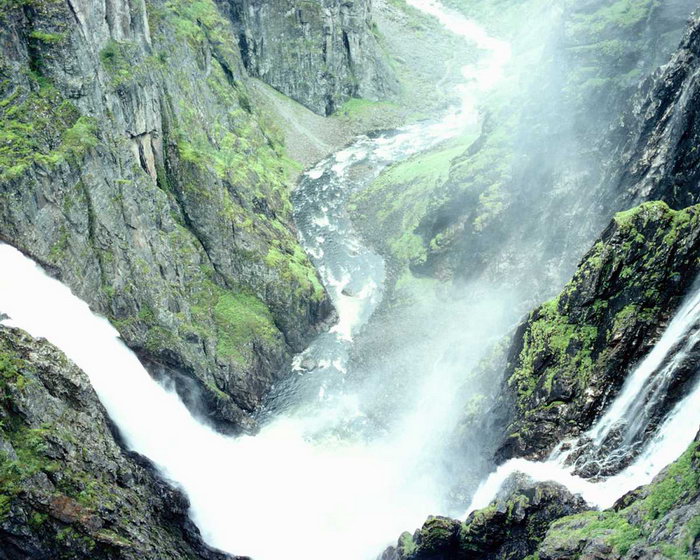 47.滚滚的巨浪从昆仑山冲下，像疾驰的马，像游泳的龙，在烈日下，动圈像一串碧玉。