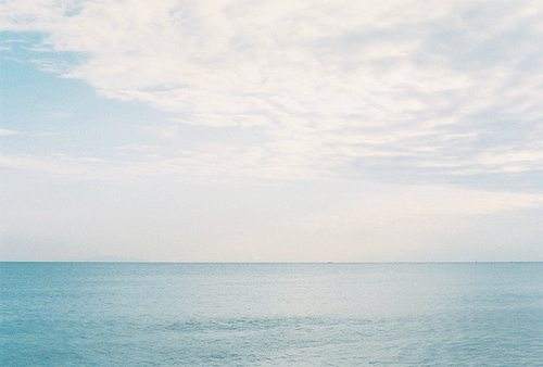 15.自信和自力更生是坚强的支柱。 - 英国