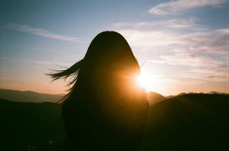 20.我爱上你的那一刻,寂寞感就永远存在。