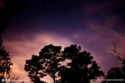 句子描述安静的夜晚