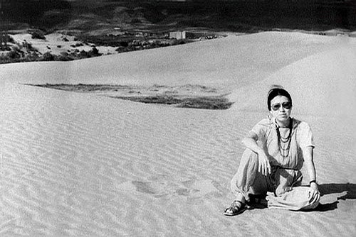 20.爱，如果不能在穿衣，饮食，数钱和睡觉的现实生活中得到实现，那么长期拥有才华并不容易。