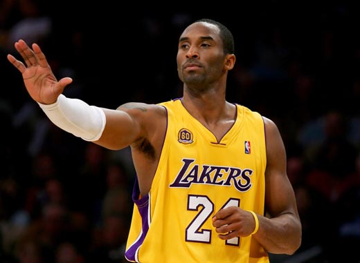 15.“爱我还是恨我，一个或另一个。一直如此。讨厌我的游戏，我的招摇。讨厌我的淡出，我的饥饿。讨厌我是个老将。一个冠军。讨厌那个。全心全意。出于同样的原因，我也深爱着我讨厌的人。”爱我还是恨我，必须有两者之一，总是这样。有人讨厌我的游戏，我的傲慢；讨厌我的落后射击，我渴望胜利；恨我成为老兵，恨我赢得冠军。讨厌，讨厌所有的想法。但是，有很多人深深地爱着我，原因与讨厌我的原因相同。