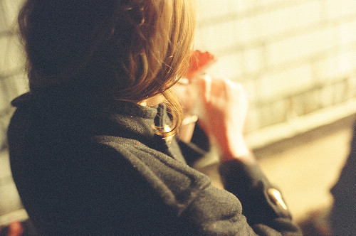 看着镜子里反射的倒影，我实在是太ha了，以至于我都不相信那是我自己。泡茶，站在窗前，凝视着夜晚，试图找到持久的嗜睡。以下是编辑为每个人编写的生活中令人不愉快的句子。