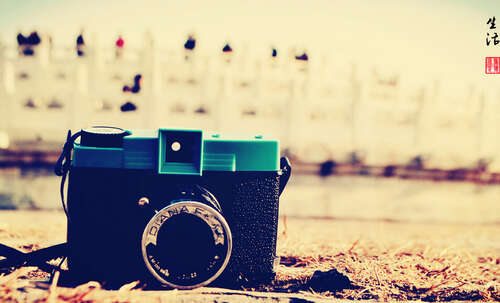 27.生活真的很难清楚地解释。这将永远是一个难以理解的谜。年轻人喜欢过自己想要的生活，所以他们总是违反规定