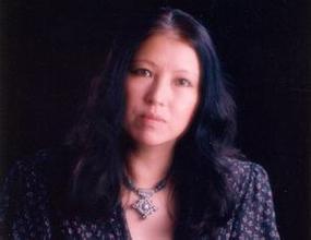 49.爱是无形的和无形的,在要求真理的科学呆子看来,这是不合理的。