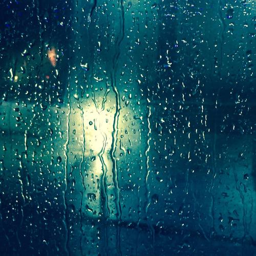 形容雨中的诗句 下雨的唯美诗句 2