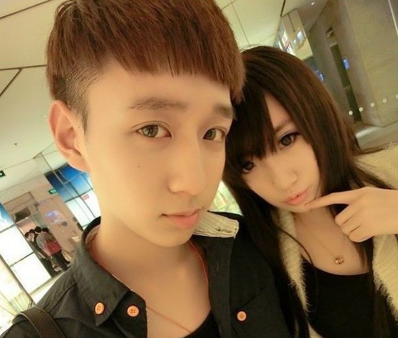 8.爱迪生和一对夫妇一起逛街，并在回家后发明了灯泡。