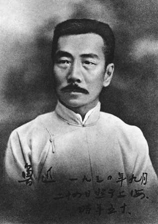 130.我经常想在混乱中找到一些和平，但这并不容易。目前，它是如此离奇，我的心也是如此困惑。当一个人只剩下记忆时，他的职业生涯可能会被认为很无聊，但有时却没有记忆。