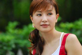 30.最后一缕阳光指向的地方是我们幸福的天堂。当我们开始时，我们不会躲藏，微笑，摇曳，周围的空气静静地呼吸，这是我一生中最美丽的装饰。