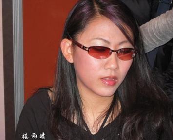 20.如果我可以再住一天，我会勇敢地告诉你-我爱你！为您献上我最后的美好时光，只有二十四个小时，等待来生变成秋天的蝉，因为您唱了一个绵绵的夏天。