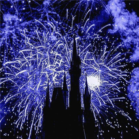 10.当我还是个孩子的时候，我能够穿上新衣服以在新年期间收取新年钱。现在，对我来说，这只是一个法定假日。