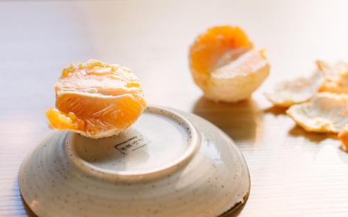 12.跑，跑，跑！他兴高采烈，内心充满了喜悦，他的狂喜不再能用我们浅薄的语言表达，似乎他身上的每一根头发都洋溢着喜悦和兴奋。