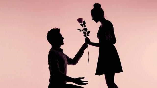 15.我是一条小船，对你充满爱。我经过了暴风雨，在急流中游泳，拼命地向你划船。您将永远是我锚泊的海岸，您将永远是我的避风港。