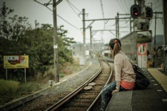 25.爱可以赢得时差和跳动距离。只要你坚持，只要我坚持。