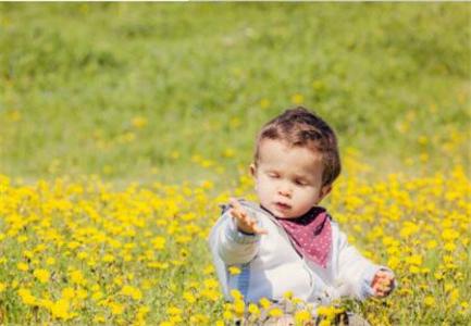 12.不幸，幸福和不幸实际上是在脸上，眼睛的表情和表情无法掩盖内心悲伤的痕迹。愿我们在余生中受到温柔的对待，并愿我们有余生成为挚爱的伴侣！