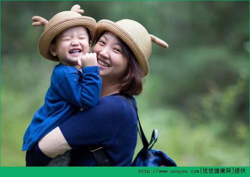 11.今天我在KTV唱歌。尽管我在外面很开心，但在里面却感到难过，因为当我唱歌时，我的内心深处都感受到了每一首歌。我想当歌手。我也希望全国各地玩微博的人能鼓励我，给我勇气