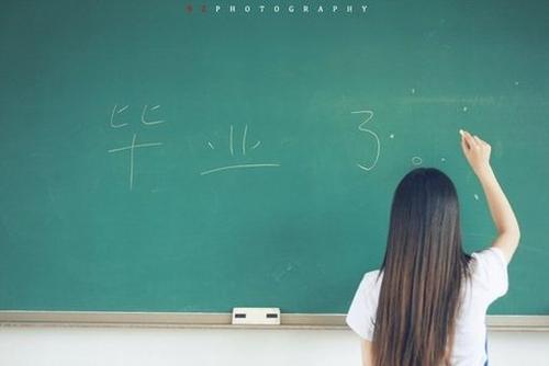 7.这是另一个离别季节。不必伤心。在毕业照上。我仍然会看到你...