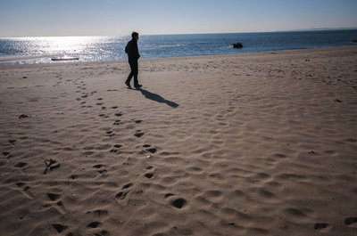11.友谊就像一罐旧酒，密封的时间越长，越醇香。短暂的祝福可以打开罐子的盖子，并品尝到葡萄酒的强烈香气。友谊就像一轮红日不知不觉地付出，温柔的问候是一束温暖的阳光。周末愉快。 ！