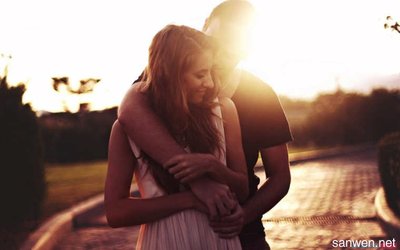 12.暗恋的最大举动就是实现。你不爱我，但我让你拥有你想要的。真正的迷恋是一生的职业，不要因为他离你太远而放弃。没有这种情绪，不要谈论暗恋。