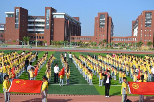 赞美学校的简短句子1