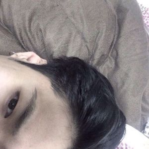 9.总是有人，无论花多长时间，他们想到时仍然会受伤。