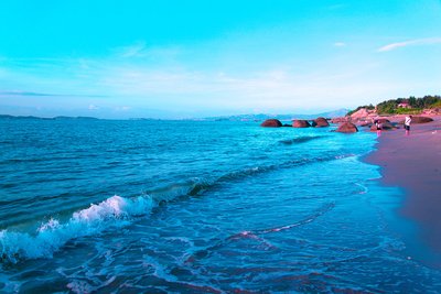 10.尽管疾病令人痛苦，但它可以锻炼您的力量。我现在不在你身边。希望您能好好照顾自己。短信很简单，却给我无尽的爱。希望您在得到我的祝福后能早日康复！