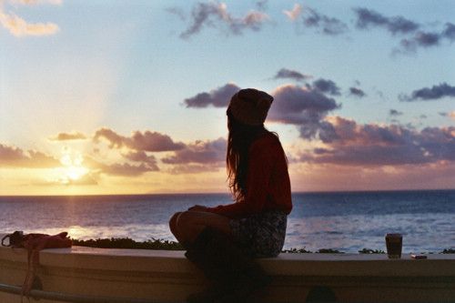 11.爱上你是注定在红色尘土中的沧桑。我沉迷了多少次，悄悄地弥补了这一损失，但是一个在意的人再也不会忘记过去，犹豫不决，直到最后，而是宁愿独自默默承担一切。