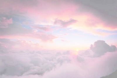 12.其实生活很简单，只要在阳光明媚的日子里充分拥抱阳光即可。