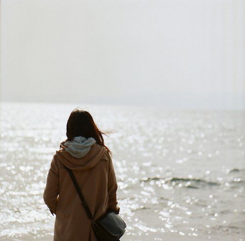 生活是如此简单，吃饭和睡觉，做自己喜欢的事；生活是如此艰辛，到处跑来做无助的事情。以下是由编辑编辑的一句话，说明您有多沮丧