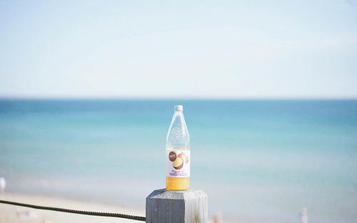 12.美好的时光并不总是存在，美好的花朵不会长成。人生苦短，快乐地生活，珍惜它，善待它，把握住它。