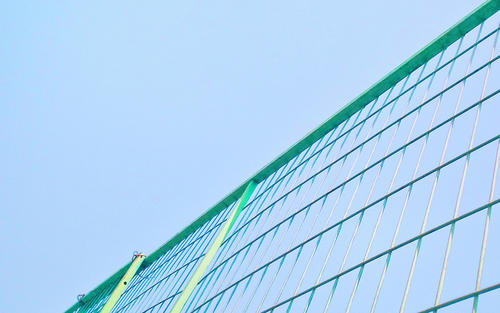 11.看着小雨，听着冷风，悲伤的声音袭来，但我不想再悲伤了，继续前进，幸福是最重要的