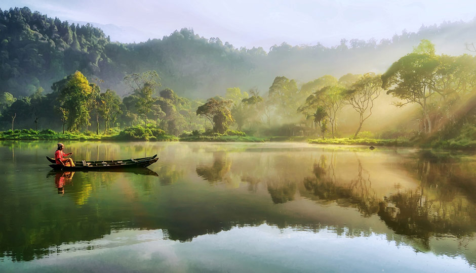 12.建立很多友谊并不伤害任何人。