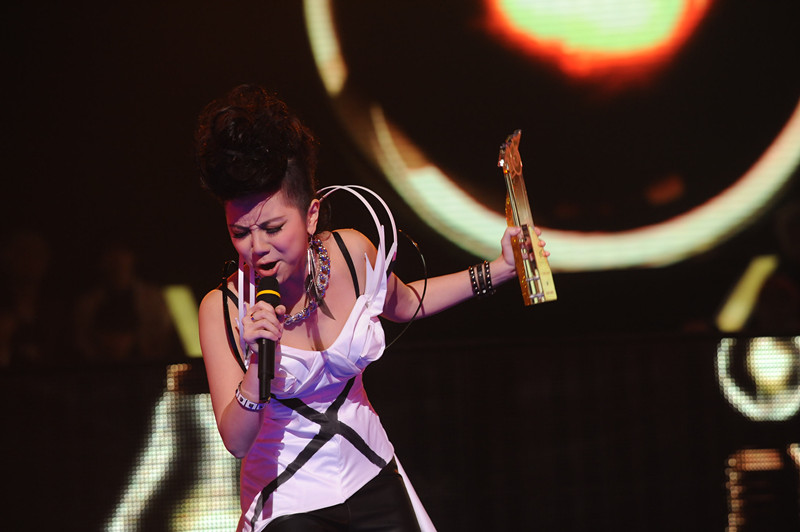 63.原谅我一生中无拘无束地放纵爱与自由，我担心有一天我会跌倒-“宽广的海天”