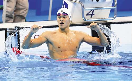 15.带着微弱的悲伤，走进明媚的三月。温暖的春风唤醒万物的生长。先后还唤醒了我的隐藏回忆。那年和本月，我说“要携手并进，永不分离”。走来走去，他们变成了每个人的悲痛回忆。在三月，一个人，一座城市和一个故事都将在复兴大地中增加新的内涵，并迎来新的开始...