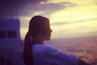 30.一碗满满的酒充满了对你的向往，每一口酒对你的向往都在加深，以为你会忘记它，但记忆是不可磨灭的。