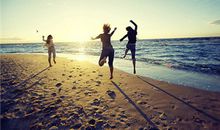 当你独自穿越人群看着两岸灯火找不到归属感的时候