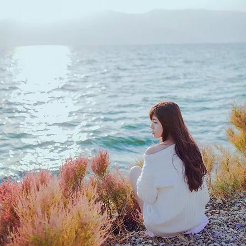 10.数数门前的落叶，聆听窗外的雨声，这次是在水中涉水，无论您的心是否被雨水浸透了。