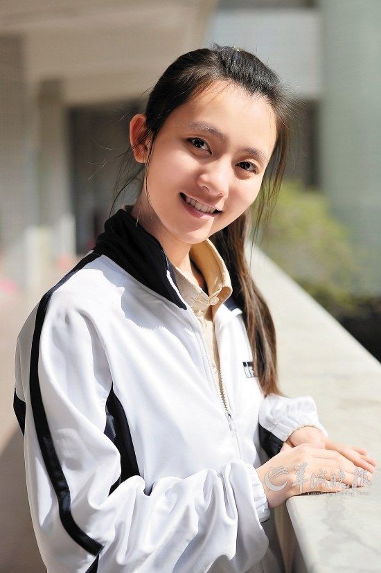 16.微笑是世界上最美丽的语言；微笑是我们最美丽的名片！