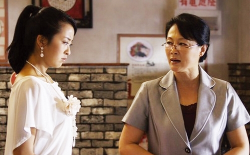 8.解决问题的最好方法是，岳母将the妇视为自己的亲生女儿，and妇将her妇视为自己的母亲。