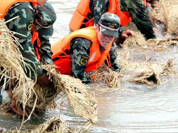 歌颂抗洪的诗 2