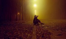 不管你拥有什么，我们生来就是孤独