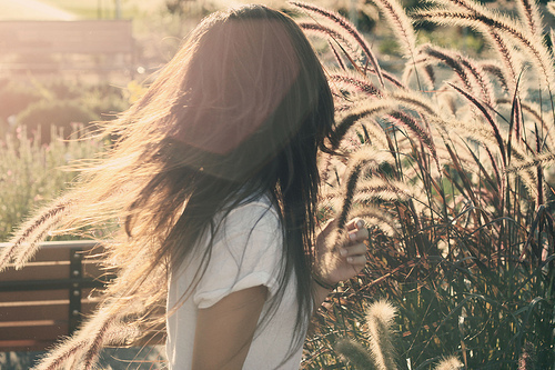 20.爱一直是成千上万次的事，永不放弃，永不受伤，永不伤心，永不困惑，你怎么知道如何去爱一个人？原来，爱实际上是微笑。过去是一个梦frozen在记忆中，而你是我唯一的记忆。数数门前的落叶；听窗外的雨声，渴望的眼泪。思念是一种悲伤，幸福和忧郁，是一种温暖，痛苦和惊奇。