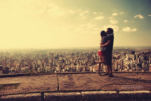 49.看着你的眼睛，我看到了大海和蓝天。我也看到了美好的未来。