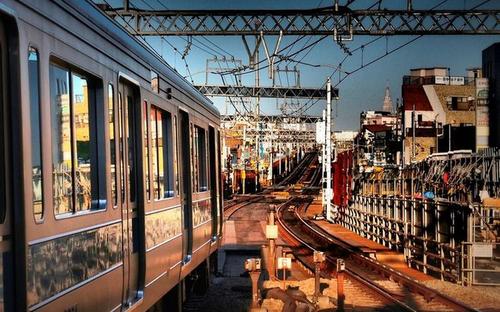 10.出门在外时，与朋友交谈，增添衣服，注意防寒，饮食和睡眠良好，健康，快乐，旅途愉快，充满爱心和关怀，将其牢记在心，祝福您的愿望，环绕自己，跟随幸运，快乐的陪伴，一切顺利，旅途愉快！