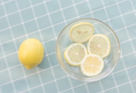 11.一旦大海难以通过，鱼肉丝和鸡腿肉就被切碎了。