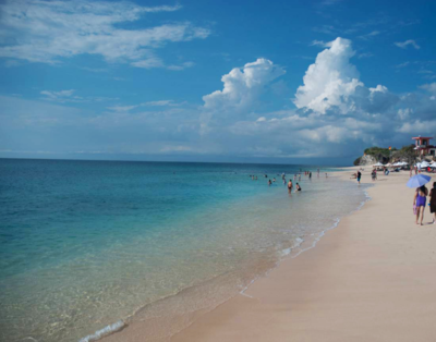 11.乌云笼罩着淡淡的诗歌，淡淡的诗歌中持续祝福着……愿你每天沐浴在无尽的欢乐和幸福中。