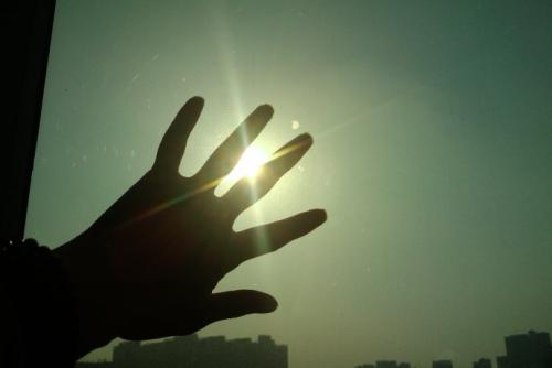 9.我内心有些忧虑，有些爱，但必须安定下来吗？