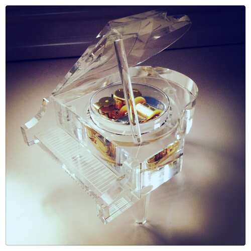 20.时间很简单，在春天和秋天，希望岁月平静。在高山和河流漫长的岁月中，愿意品尝世俗烟花的我们仍然可以像往常一样用无尘的心观看生活的美丽。