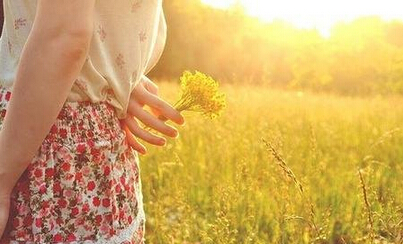 20.青年很高兴，因为它拥有光明的未来。