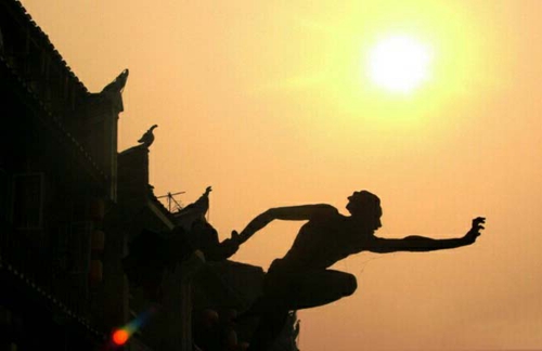 15.年轻是资本，但如果不努力，它是毫无价值的。